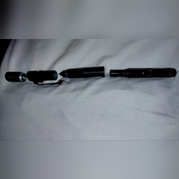 Bell & Howell tactical flashlight - Picture 6 of 9